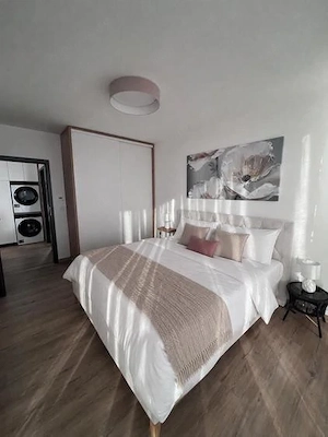 Inchiriez apartament central, parcare inclusa, dotari premium, prima inchiriere - imagine 6