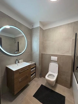 Inchiriez apartament central, parcare inclusa, dotari premium, prima inchiriere - imagine 5