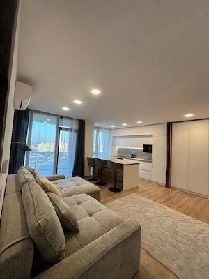 Inchiriez apartament central, parcare inclusa, dotari premium, prima inchiriere - imagine 2