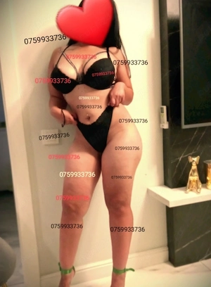 Buna sunt o bruneta sexy noua in oras magyarul is beszelek 