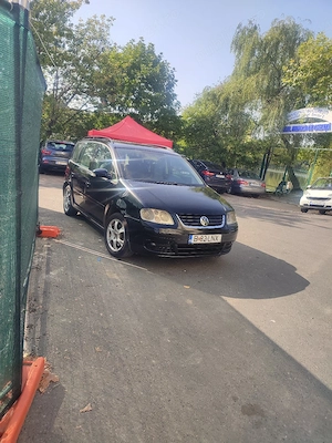 vând Volkswagen Touran 7 locuri motor de 1 9 dizel an 2005 - imagine 5