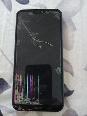 vând telefoan are display-ul spart 