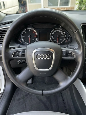 Vând Audi Q5 2.0 TDI Haldex quattro 143 CPF   Panoramic, Keyless Go Entry, Side Assist, Bi-Xenon - imagine 6