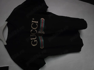 Tricou gucci M stare buna are un singur defect se vede in poza jos