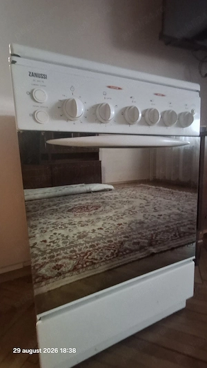 vand aragaz cu 4 ochiuri+cuptor Zanussi