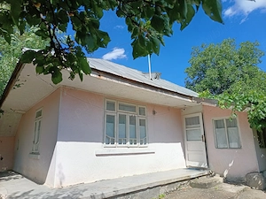 Casă bătrânească locuibilă. Necesită renovare. - imagine 4