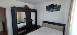 Proprietar vând apartament 2 camere decomandat,  mobilat și utilat ,prevăzut cu parcare inclusă.  - imagine 2