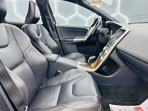 Volvo XC60 - imagine 17