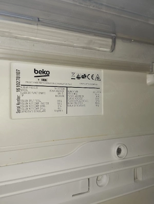 Rafturi usa combina Beko