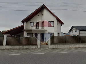 Casă / Vilă cu 4 camere de vânzare