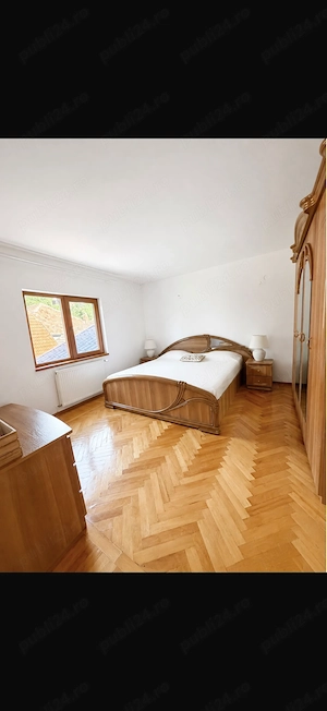 Casa de vânzare la poalele Munților Bucegi, lângă Sinaia