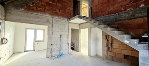 COMUNA BERCENI - CASĂ 5 CAMERE, 300 MP TEREN, SEMIFINISATĂ! - imagine 2