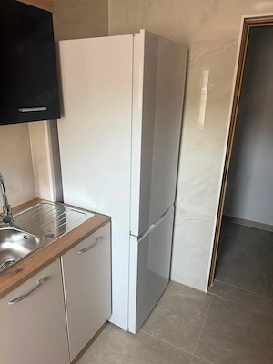 Închiriez apartament două camere  - imagine 2