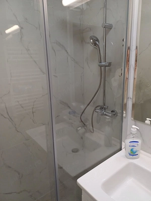 Închiriez apartament două camere  - imagine 8