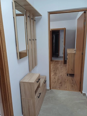 Închiriez apartament două camere 