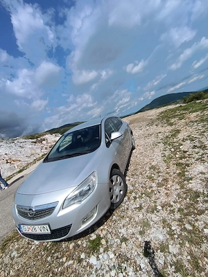 Opel Astra j - imagine 3