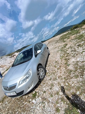 Opel Astra j - imagine 2