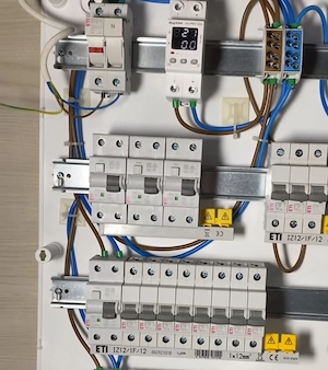Electrician autorizat execut lucrari 