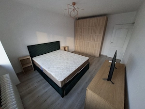 inchiriez apartament decomandat zona garii 3 camere 2 bai zona centrala  - imagine 2
