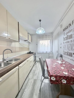 Apartament 3 camere, etaj 2, mobilat/utilat in zona Dambovita  - imagine 6