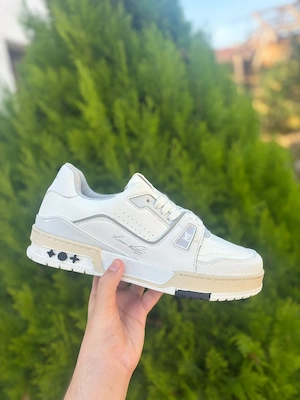 adidasi LV marimea 44