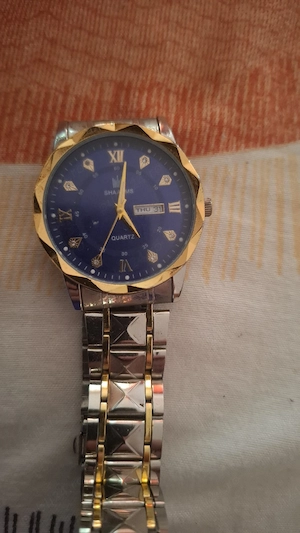 Ceasuri electronice cu baterii 25 roni bucata Cine le cumpara pe amandoua 20 roni bucata Functioneaz