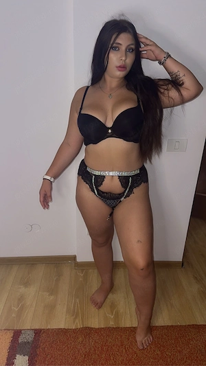 cristina noua in oras doar ce am ajuns am si colega fac doar deplasati party girls