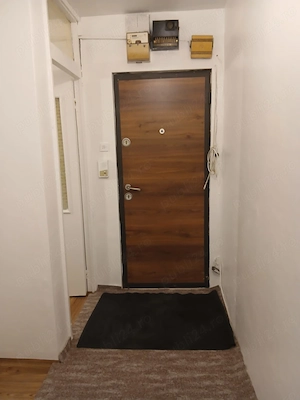 Închiriez apartament 