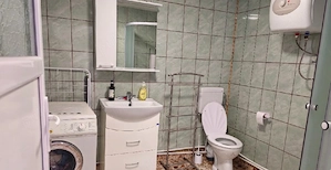 Casă de vânzare în Ferendia   teren  2.000 mp, din care 130 mp casa, mobilată complet - imagine 8