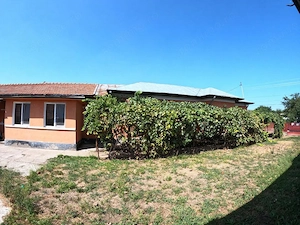Casă de vânzare în Slobozia, Giurgiu | 1.143 mp teren  5 camere  Curte generoasa - imagine 2