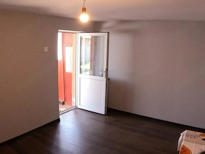 Casă de vânzare în Slobozia, Giurgiu | 1.143 mp teren  5 camere  Curte generoasa - imagine 5