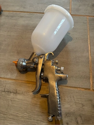 pistol de vopsit si kit de reparatie Anest Iwata 