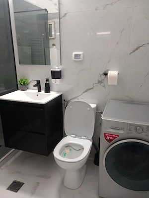 Închiriez,Cameră la Casă,Elevii Studenții,Zona Casa de Cultură-Capitol-Spitalul Județean! - imagine 2