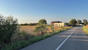 Vânzare teren Dâmbovița   6700 mp intravilan, deschidere 33 m, la 900 m de Autostrada A1 - imagine 4