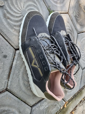 280 Lei. Noi. Adidași Diesel. Mărimea 42. Valabil in Iași.