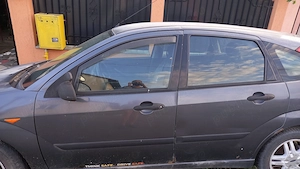 Vand auto Ford Focus an 2004,culoare gri petrol,model combi,5 uși,pret 1.000 euro - imagine 2