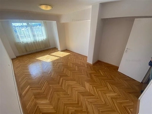 Proprietar vând apartament Ultracentral cu 4 camere,amenajat,luminos și spatios - imagine 6