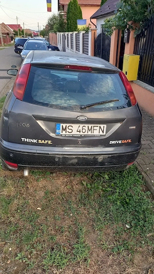 Vand auto Ford Focus an 2004,culoare gri petrol,model combi,5 uși,pret 1.000 euro - imagine 3