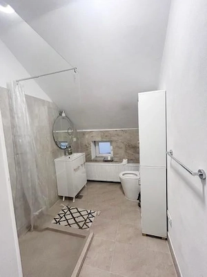 De inchiriat apartament la casa, 3 dormitoare, aproape de universitati, centru