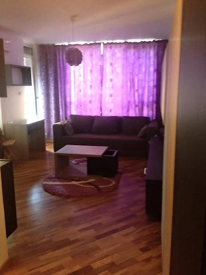 Închiriez apartament 