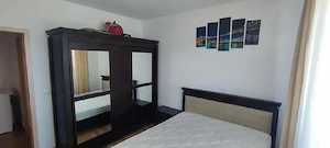 Vând apartament 2 camere decomandat, mobilat și utilat,prevăzut cu parcare inclusă. - imagine 2