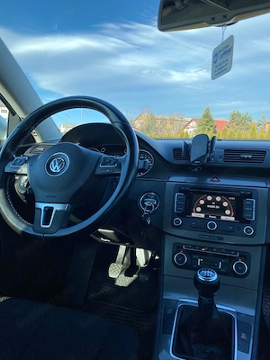 Volkswagen Passat 2.0 TDI 2010 140CP Euro 5 Climatronic Navigatie Comenzi Volan Geamuri electrice