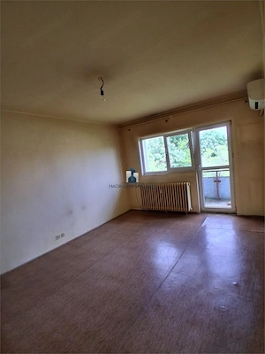 Apartament 3 camere Semidecomandat Al.Calinesti - imagine 8