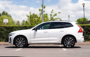 Vand VOLVO XC60 B4 Plus Dark 4WD 2023