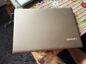 Vând laptop Lenovo