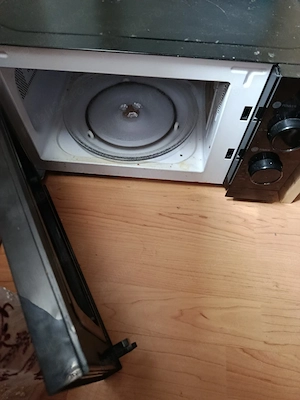 Vând cuptor cu microunde Hainer 