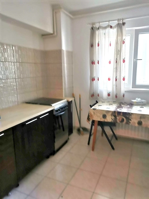 Apartament 2 camere renovat, cat friendly, balcon, etaj 1, Basarabiei