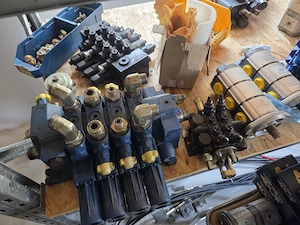 Distribuitor hidraulic original Rexroth David Brown Cat New Holland Case Fiat Hitachi Komatsu - imagine 3
