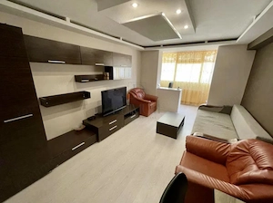 Complex, apartament 2 camere, decomandat, renovat, centrala proprie, clima - imagine 2