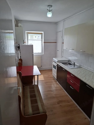 Proprietar închiriez apartament 3 camere  - imagine 9